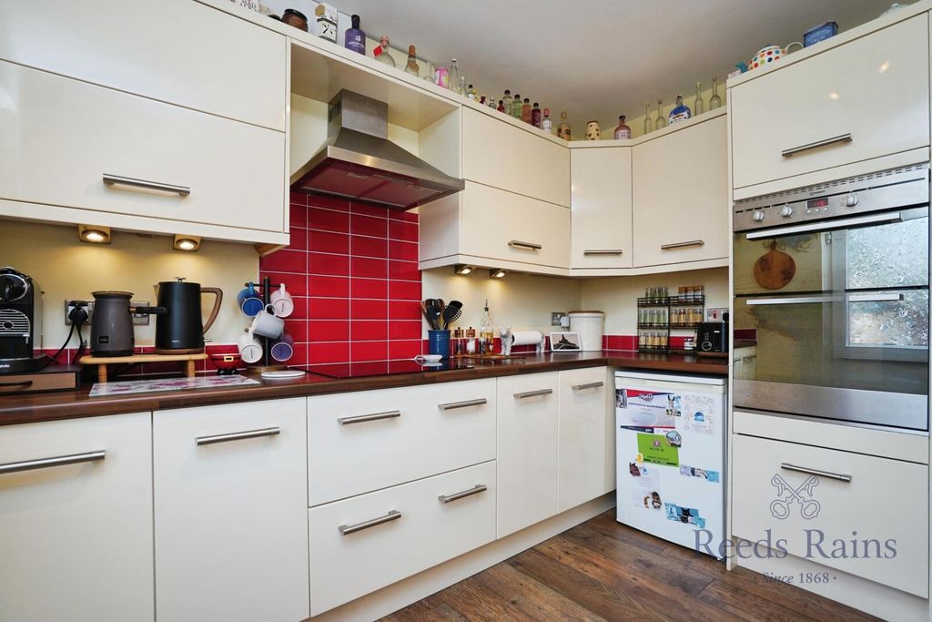 Property photo 3 of 13 Kitchen