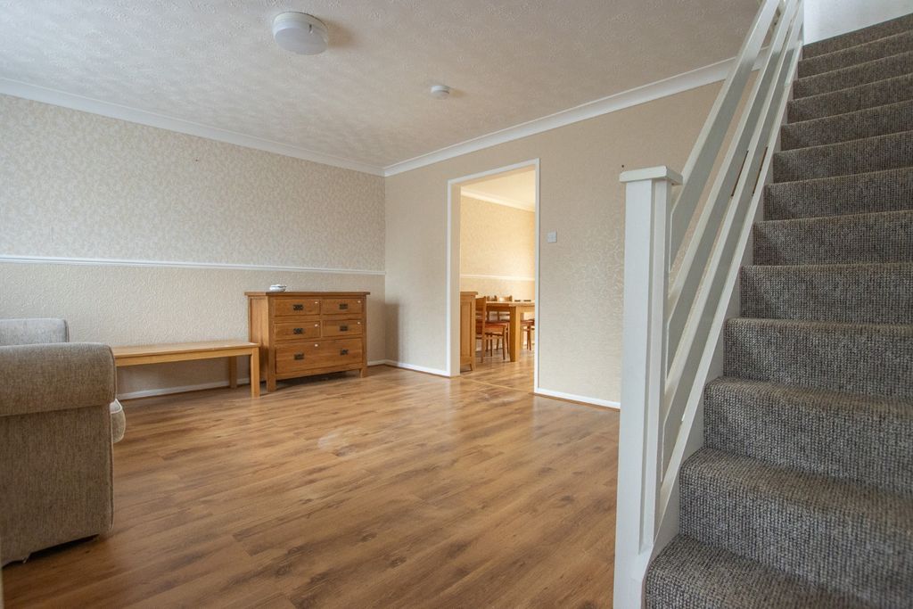 Property photo 2 of 16 5527935