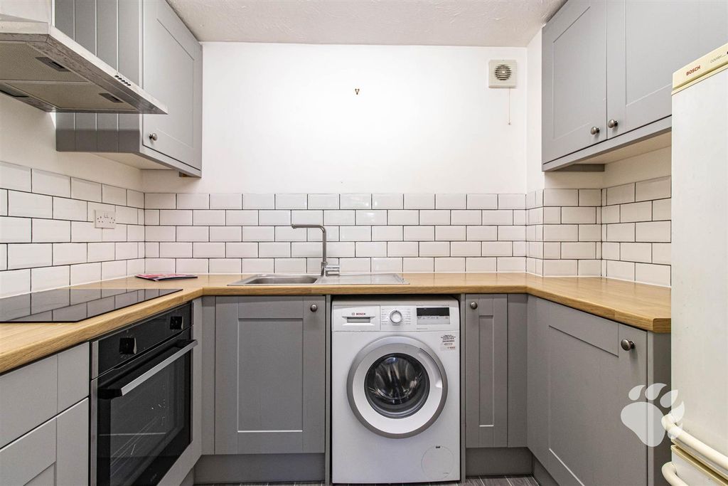 Property photo 2 of 18 Kitchen