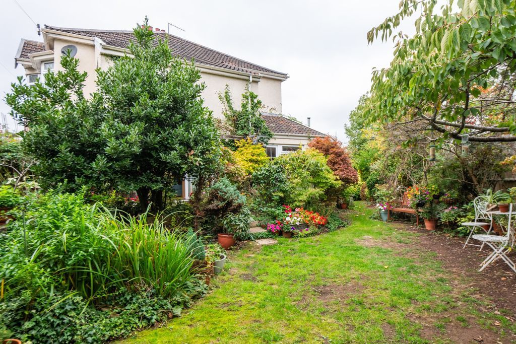 Property photo 3 of 16 Garden