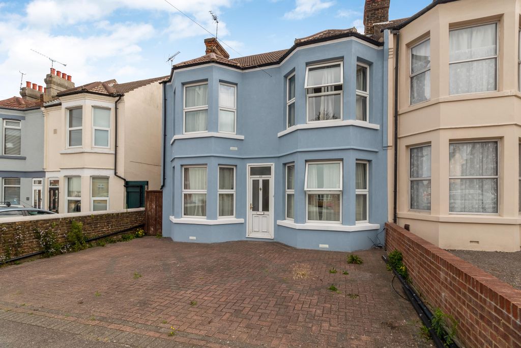 Property photo 1 of 14 4 Bedroom House For Rent