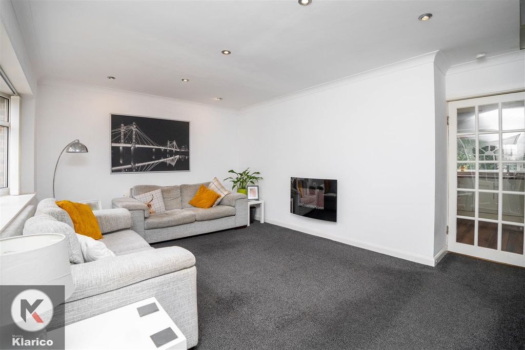 Property photo 2 of 17 W-Lw-U5Juesnrykpng-Dlg.Jpg