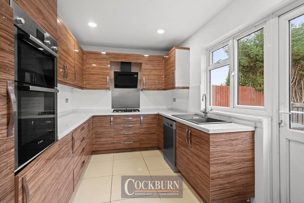 Property photo 2 of 25