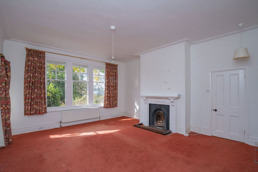 Property photo 3 of 25