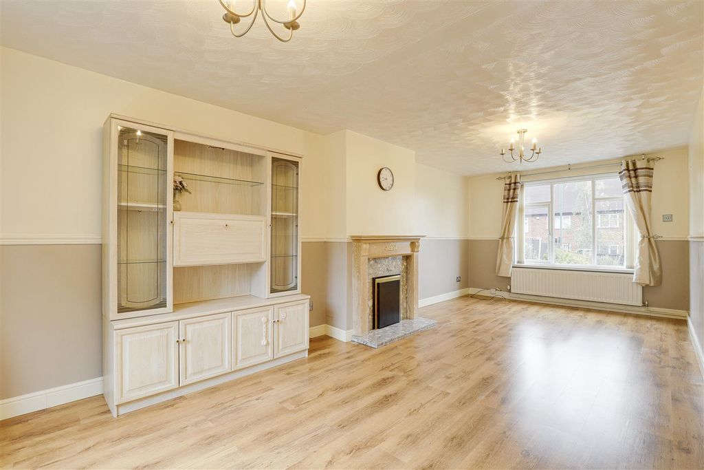 Property photo 2 of 14 8863.Jpg