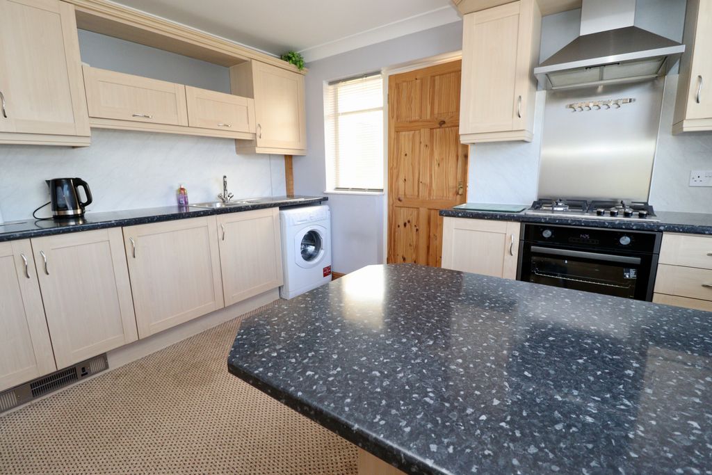 Property photo 2 of 12 6