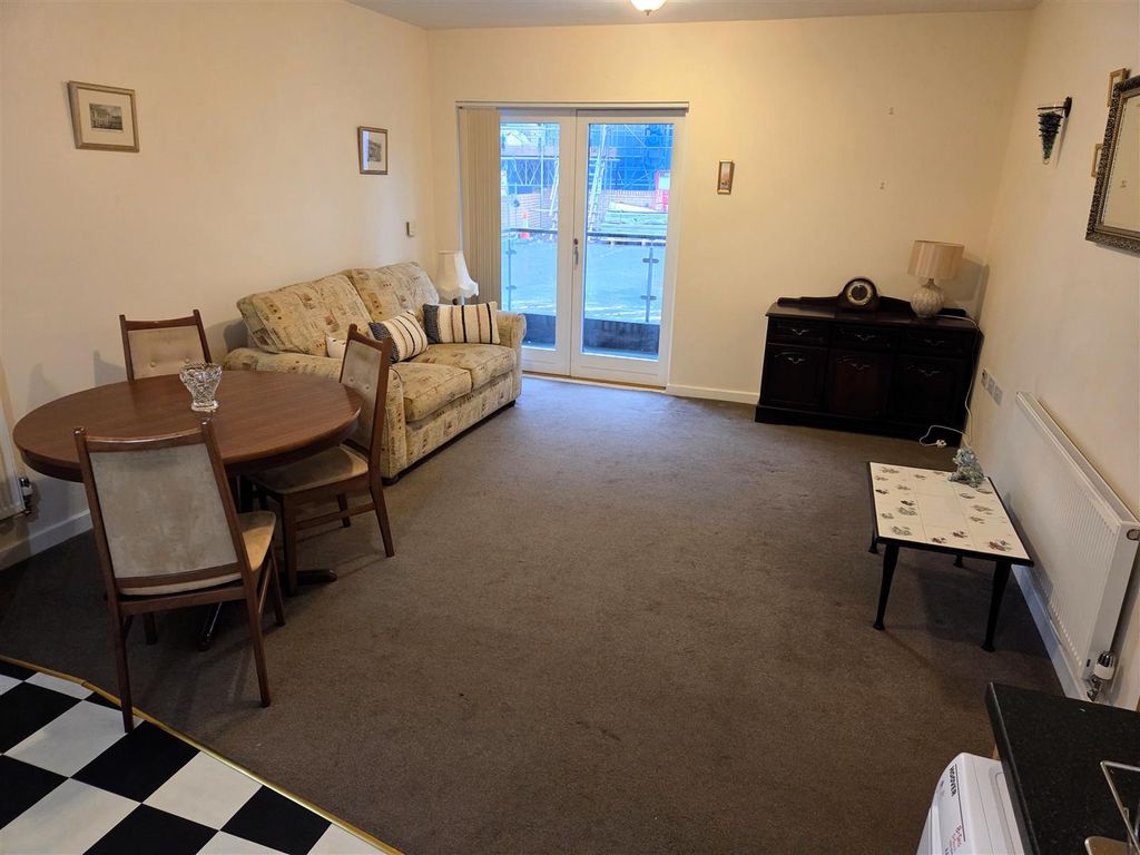 Property photo 3 of 16 Lounge Diner.Jpg