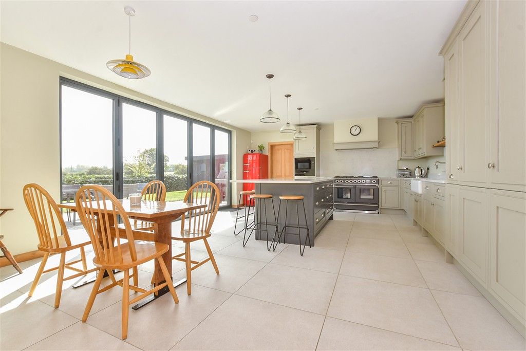 Property photo 3 of 25 Kitchen/ Breakfast Room