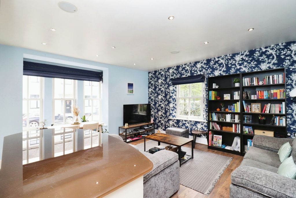 Property photo 3 of 19