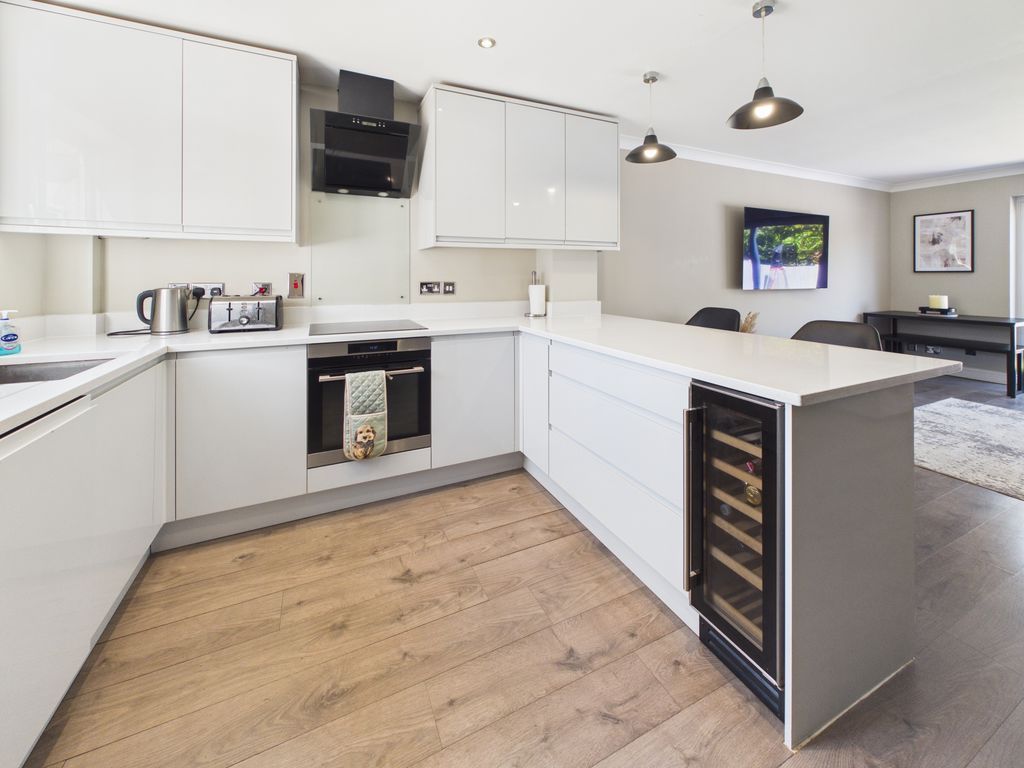 Property photo 3 of 12 Kitchen