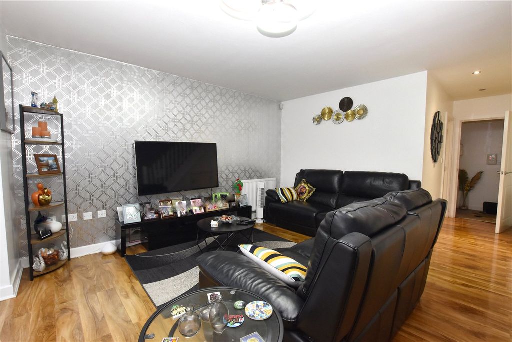 Property photo 3 of 17 Picture No. 10