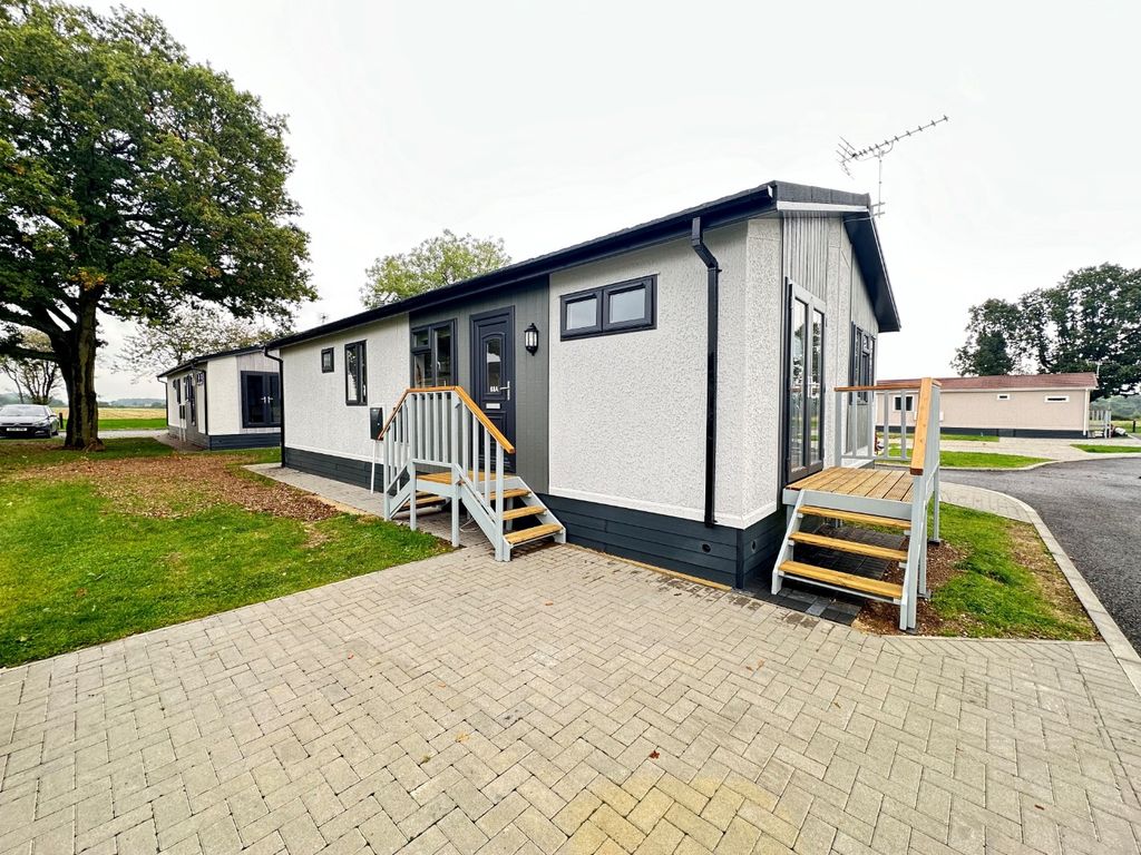 Property photo 1 of 8 3645391