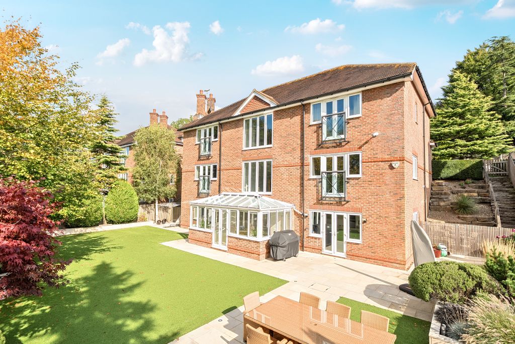 Property photo 2 of 24