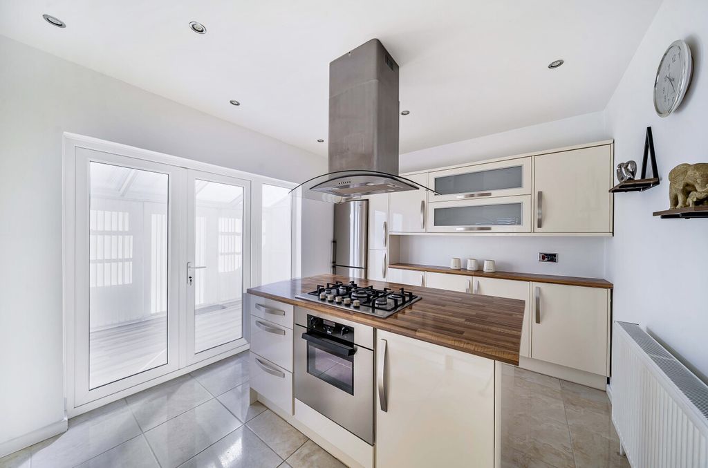 Property photo 3 of 15 1360265-22-68d3E1...