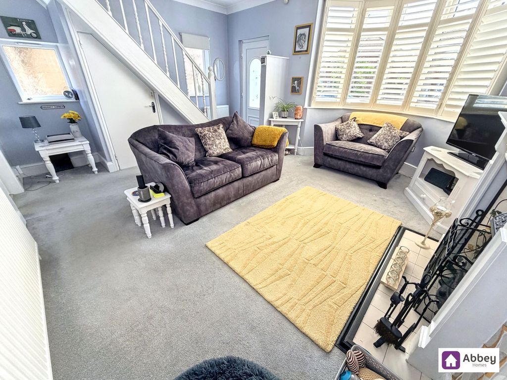 Property photo 3 of 15 Lounge