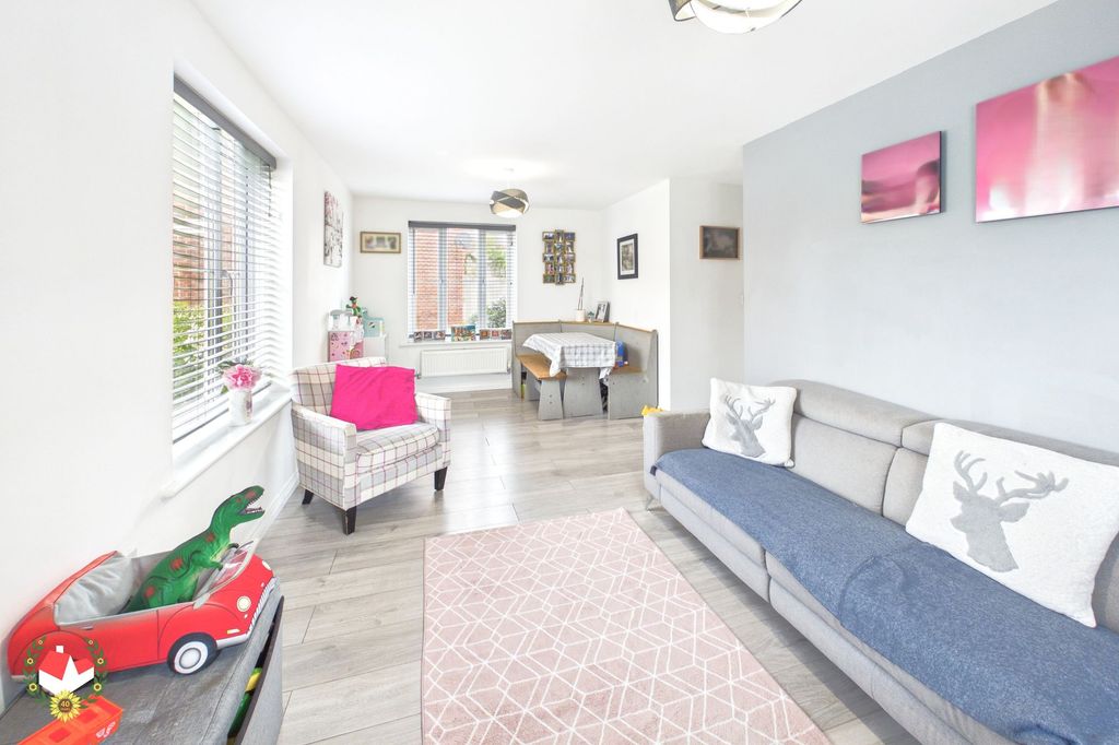 Property photo 3 of 12