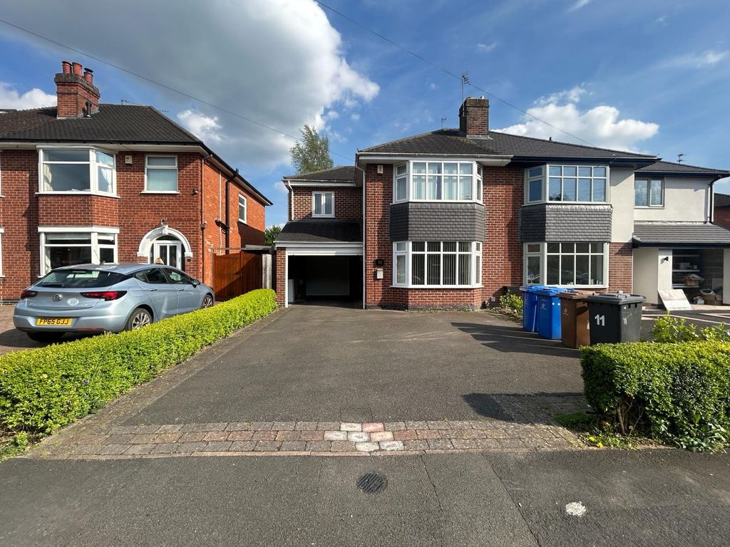 Property photo 2 of 27