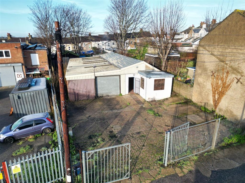 Property photo 2 of 15