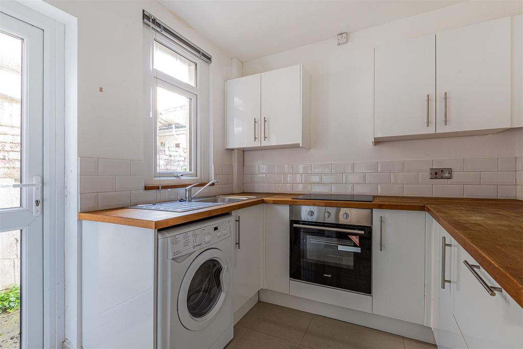 Property photo 2 of 15 162-7.Jpg