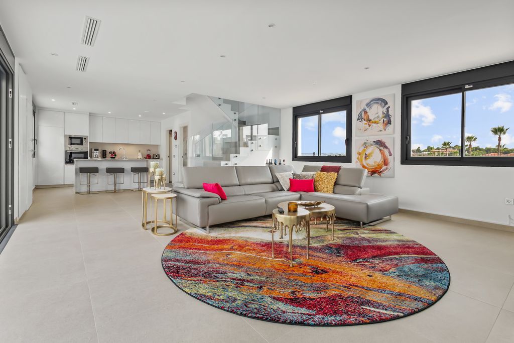 Property photo 2 of 25