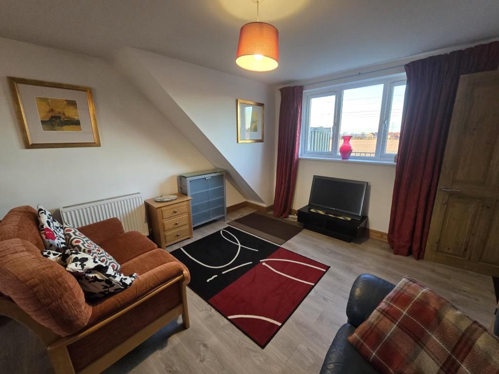 Property photo 1 of 7 Living Room