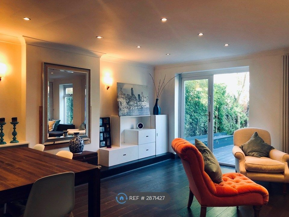 Property photo 1 of 25 Lounge