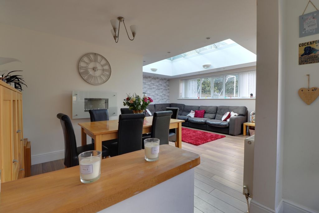 Property photo 2 of 31 Dining Area