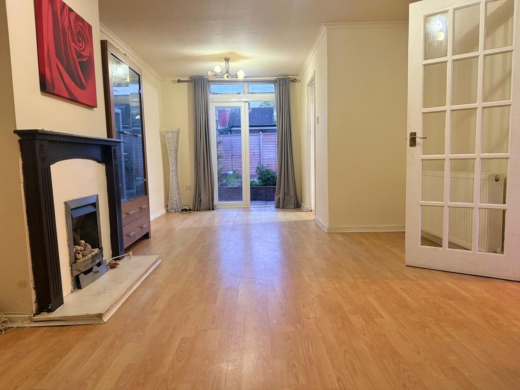 Property photo 1 of 11 Four Bedroom Family House Close To Fullwell Cross -Barkingside