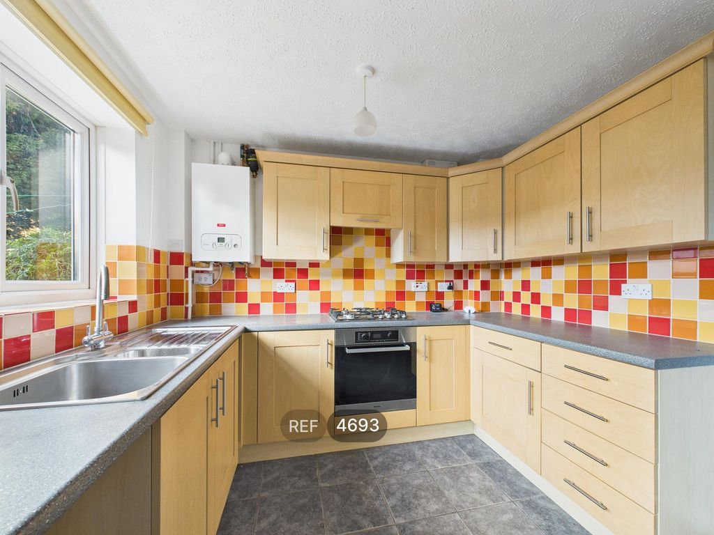 Property photo 2 of 17 Kitchen