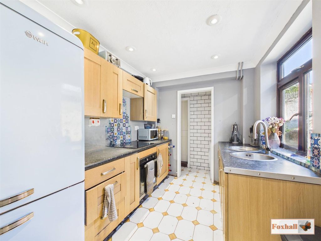 Property photo 2 of 16 Kitchen