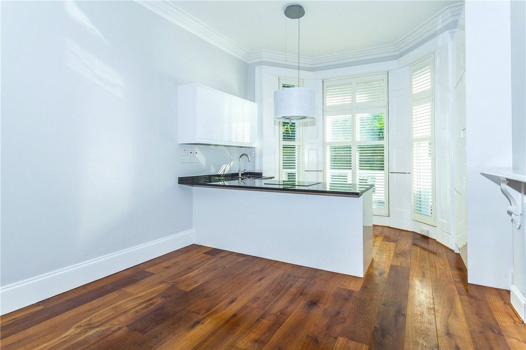 Property photo 3 of 11 Picture No. 14