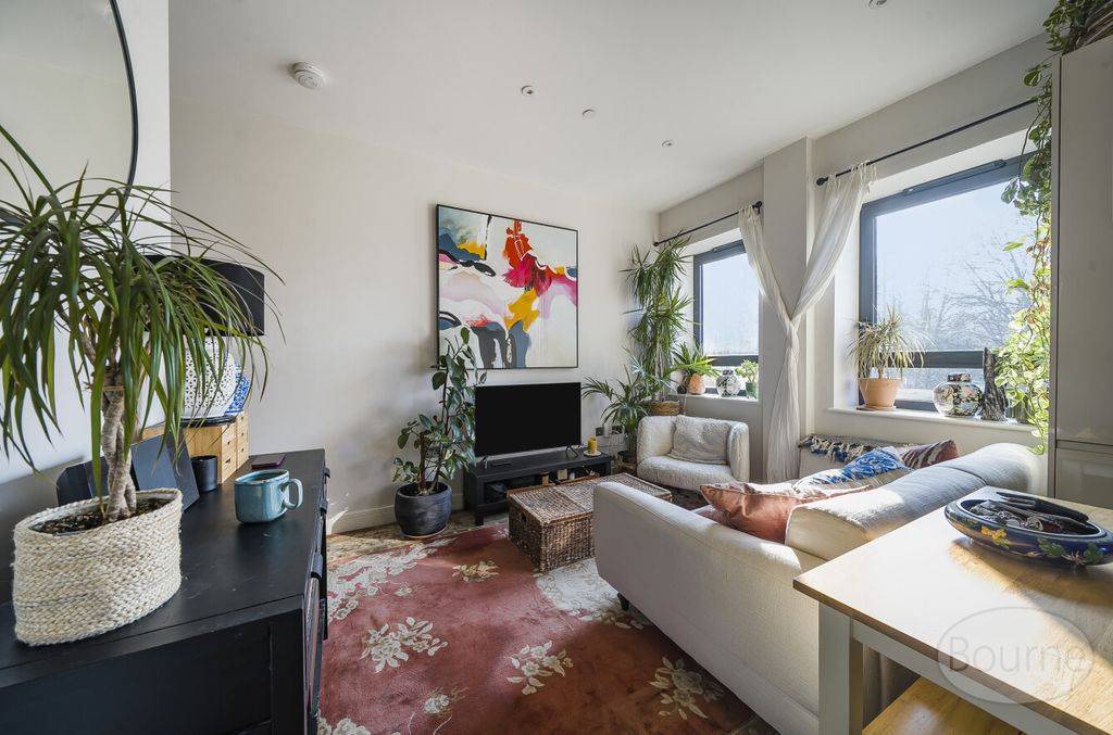 Property photo 3 of 17 d268A6E2-397A-4Bb...
