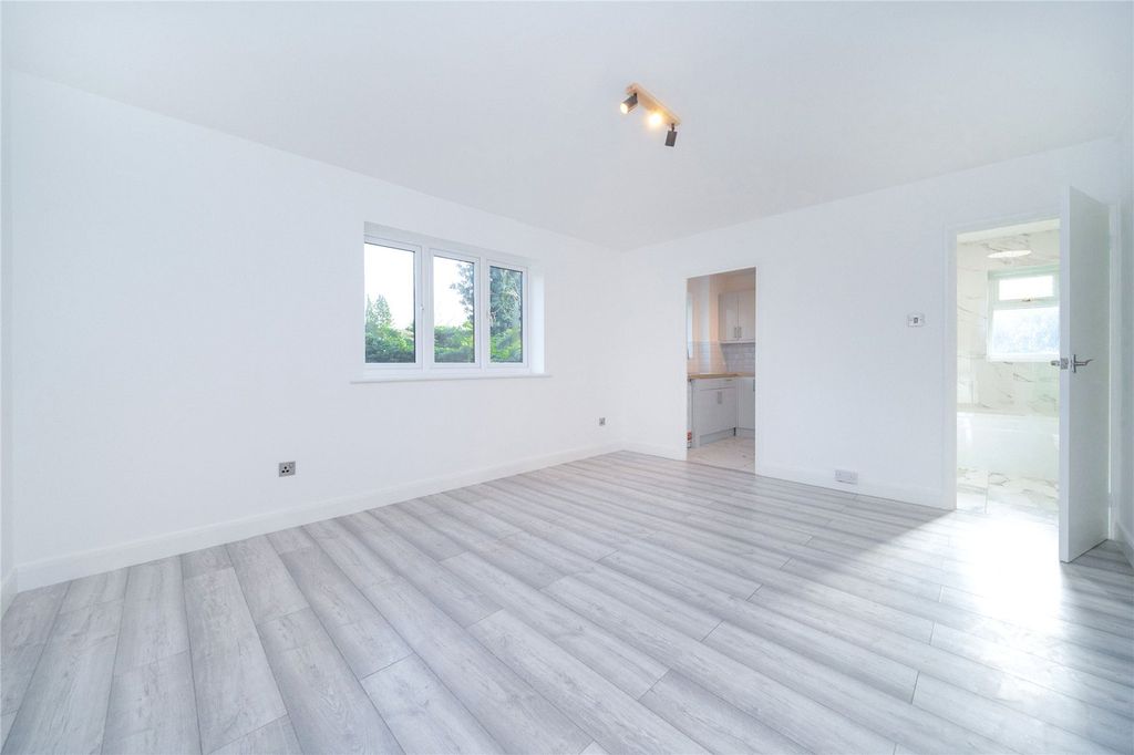 Property photo 3 of 8 Picture No. 01