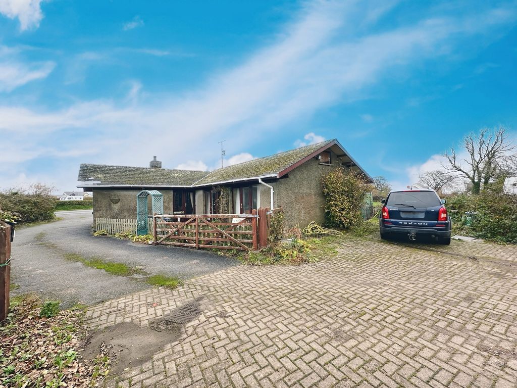 Property photo 2 of 19 Main Bungalow