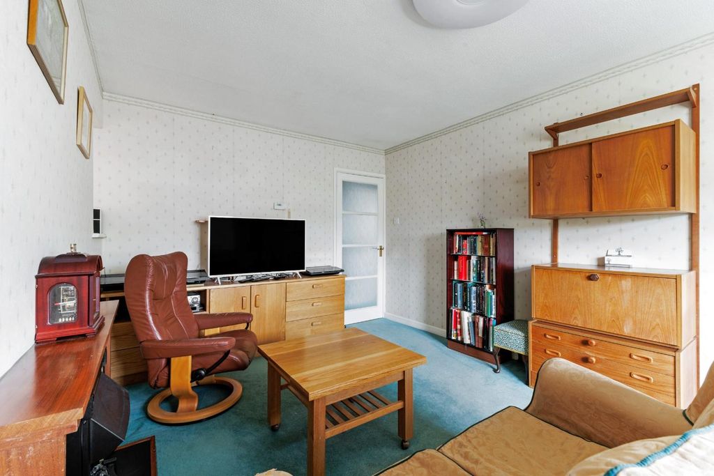 Property photo 2 of 18 99479_27 Berkshire Road (8).Jpg