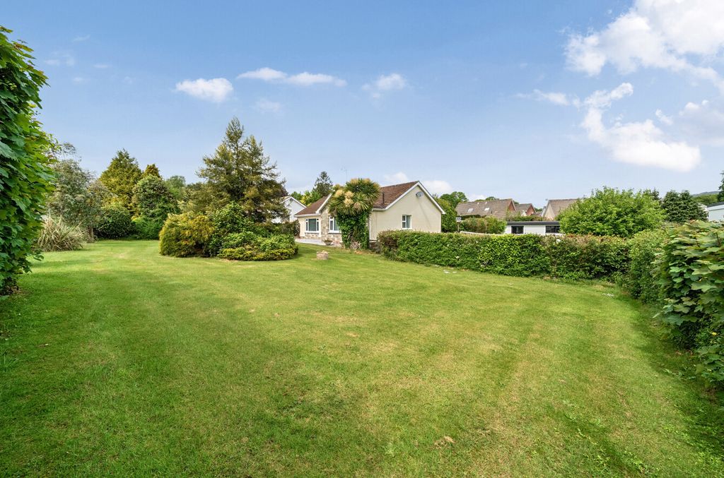 Property photo 1 of 15 Front Garden