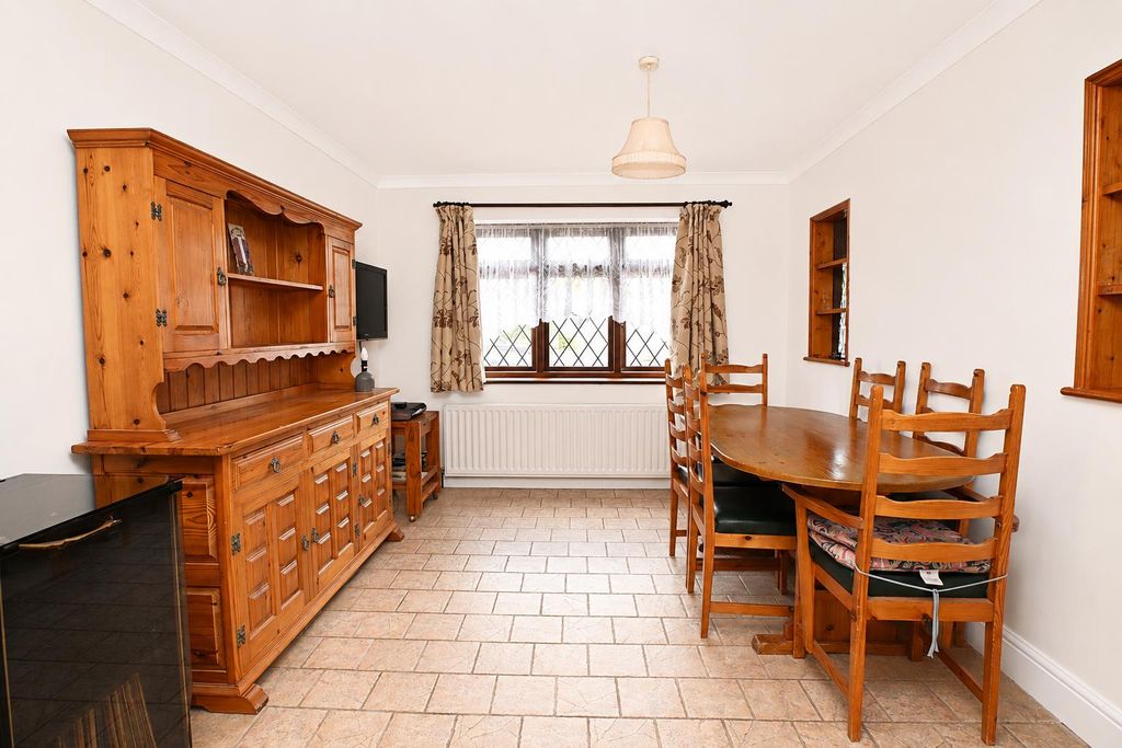 Property photo 3 of 27 Breakfast Room