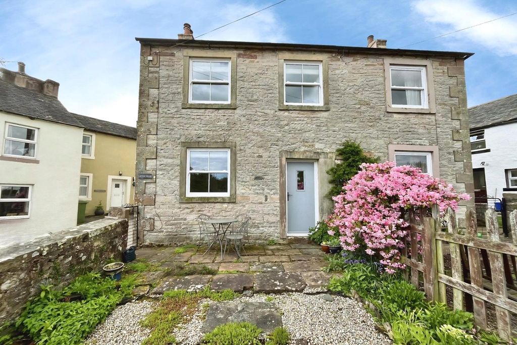 Property photo 1 of 17 Outside