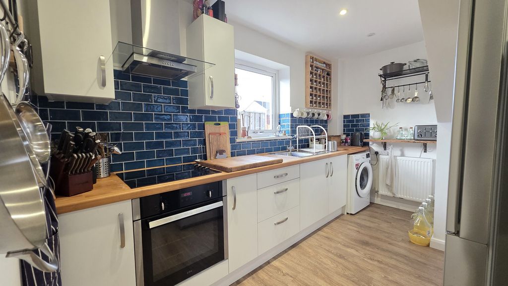 Property photo 3 of 21