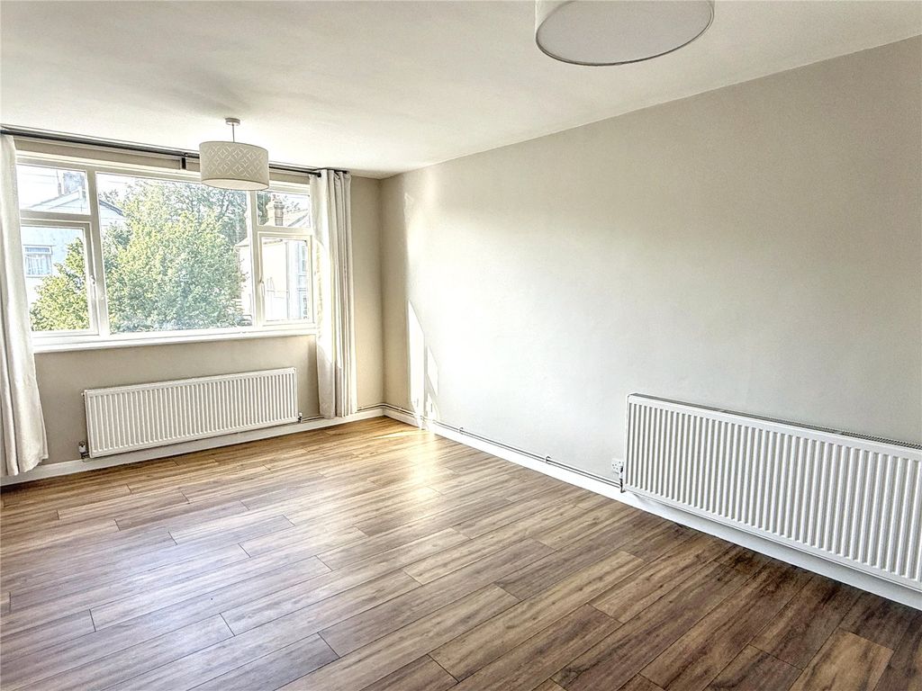 Property photo 2 of 11 Picture No. 04