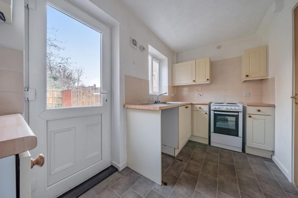 Property photo 2 of 10 Kitchen