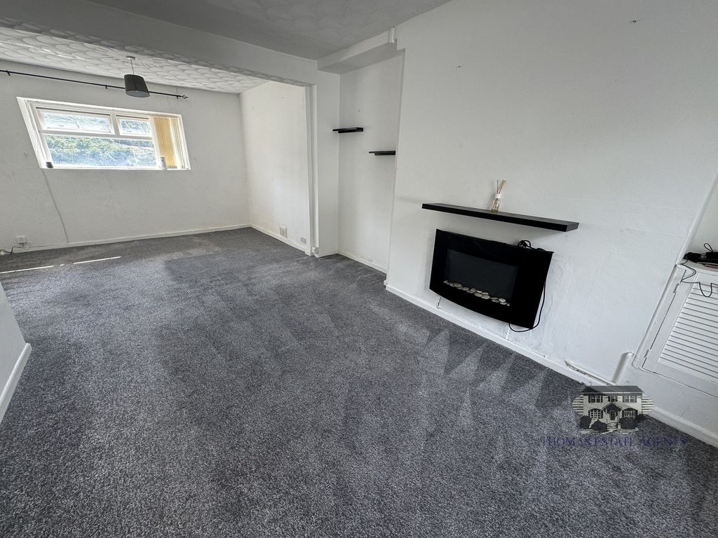 Property photo 2 of 10 Lounge