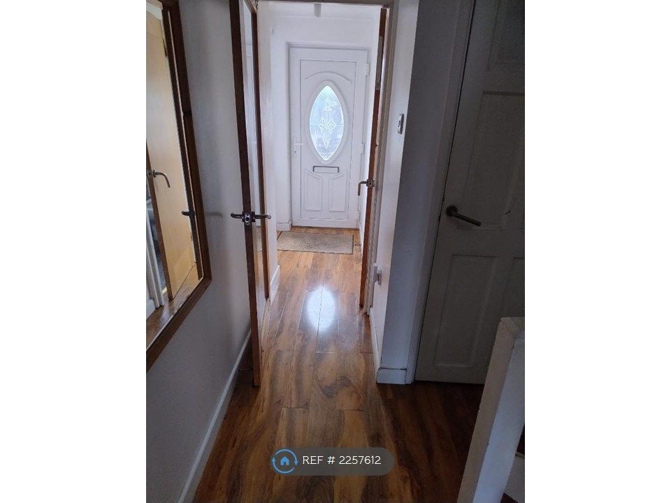 Property photo 3 of 18 Entrance Lobby