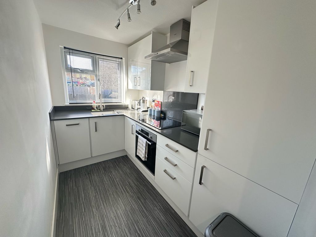 Property photo 3 of 6 Kitchen