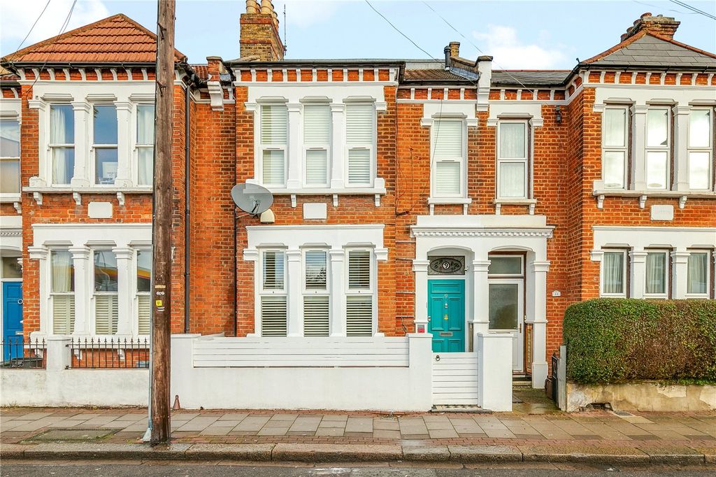 Property photo 3 of 10 Exterior