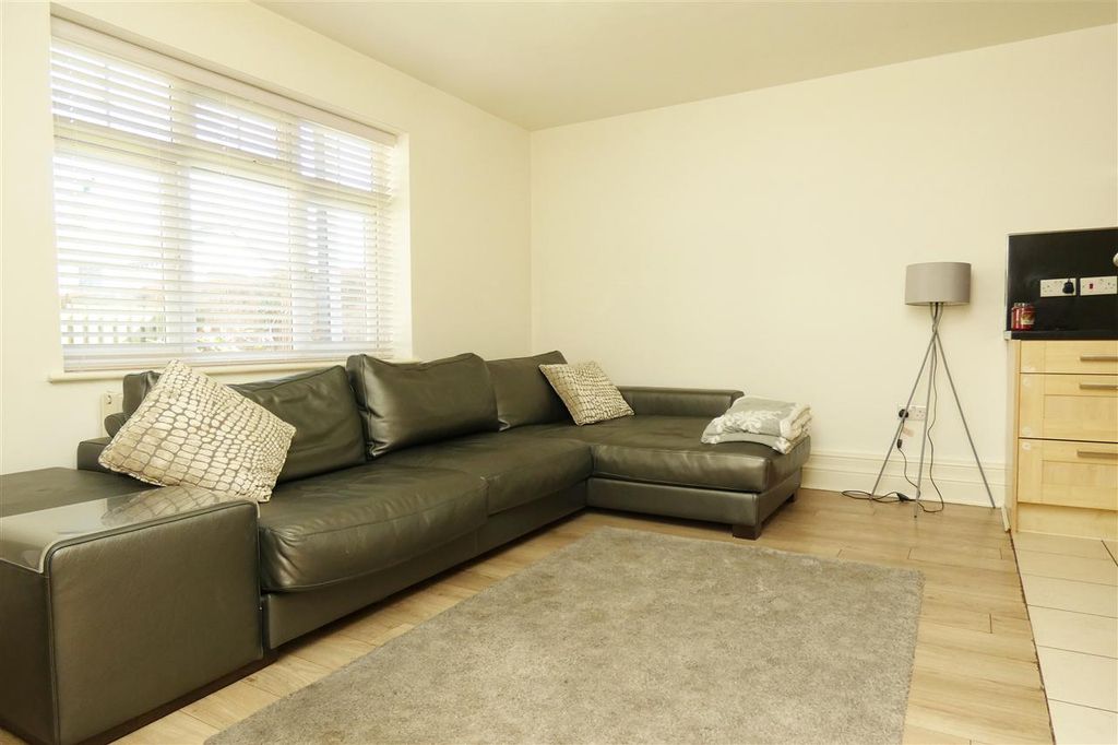 Property photo 3 of 11 Open Plan Lounge/Kitchen