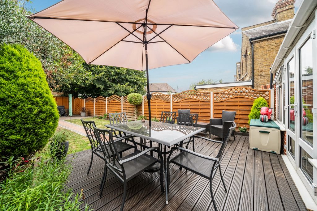 Property photo 2 of 16 Garden