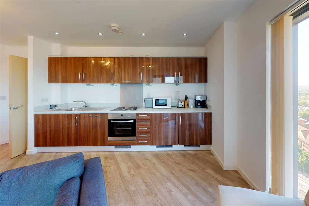 Property photo 3 of 10 Kitchen