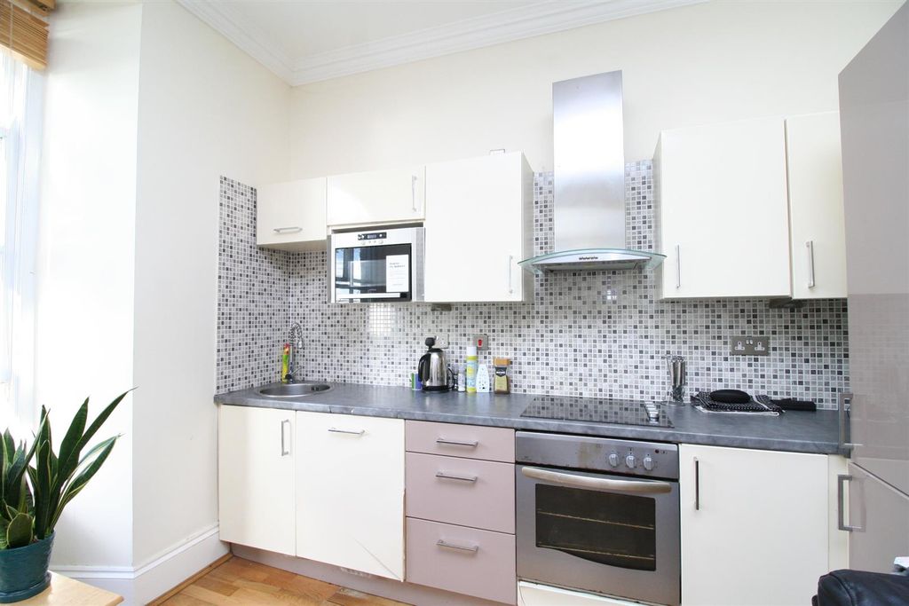 Property photo 2 of 5 Kitchen