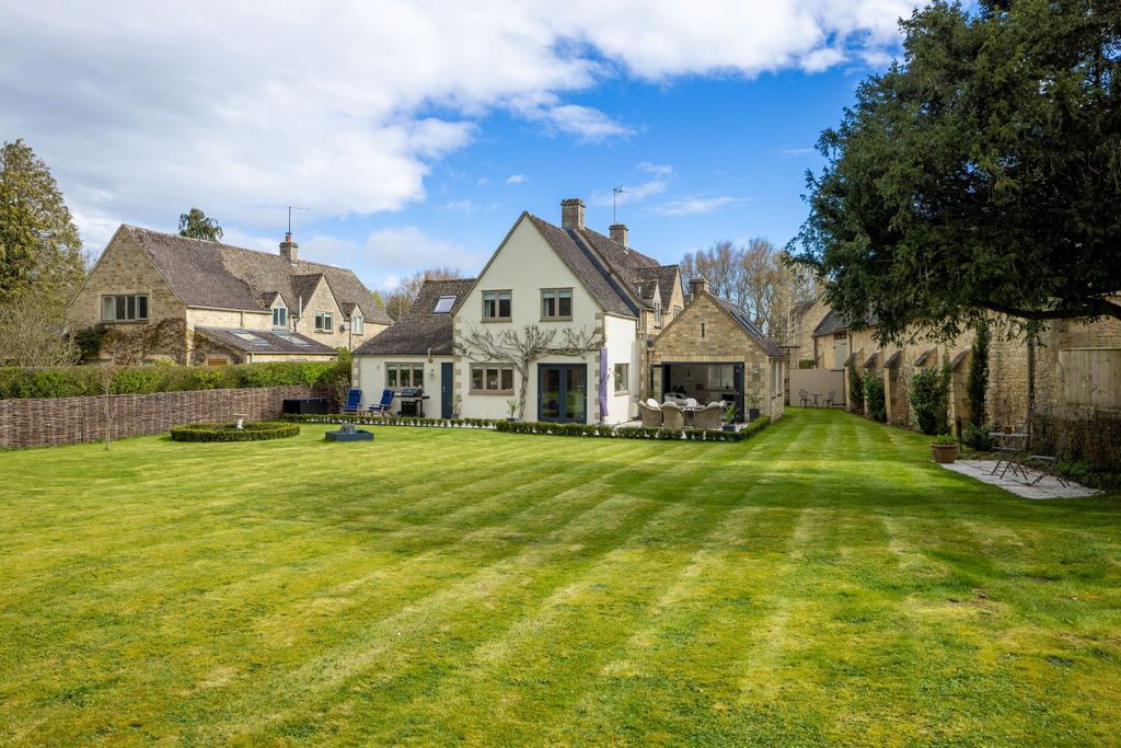 Property photo 3 of 27